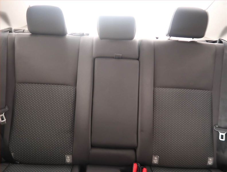 Toyota Corolla (2016) Lounge 1.6 Valvematic, ČR - fotka 10 z 15