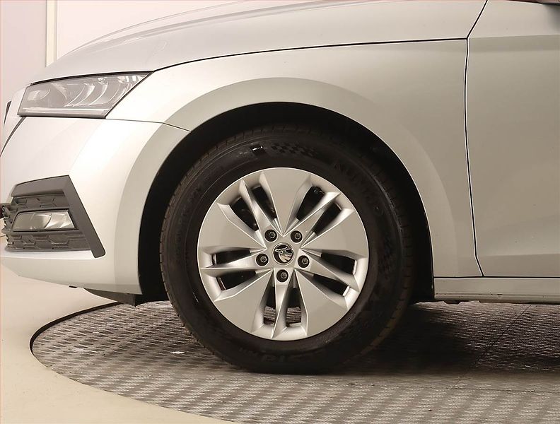 Škoda Octavia (2023) Ambition 2.0 TDI, ČR,1.maj - fotka 14 z 24