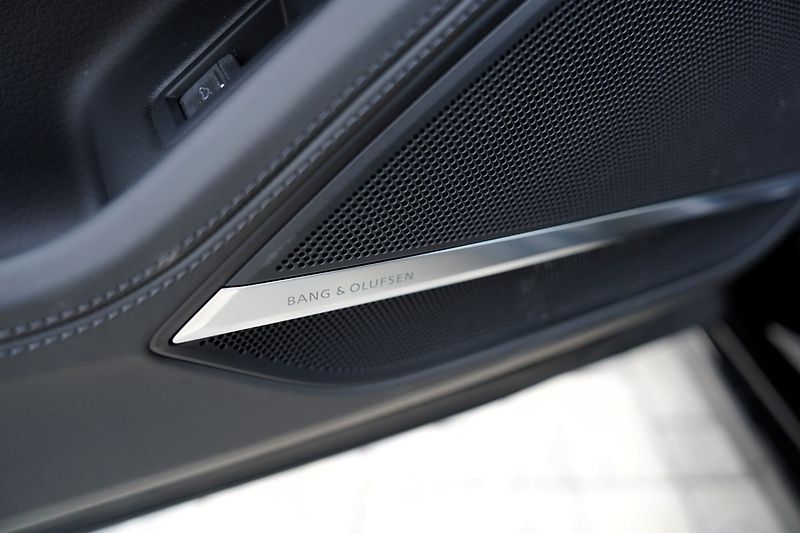 Audi S8 4.0 TFSI Quattro/B&O/Matrix/57 - fotka 18 z 48