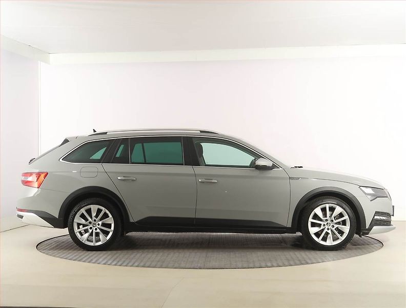 Škoda Superb (2022) Scout 2.0 TDI, Scout - fotka 6 z 29