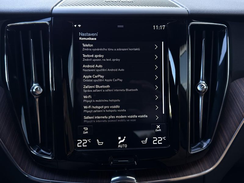 Volvo XC60 T5 AWD // MOMENTUM PRO  - fotka 35 z 49