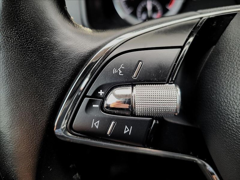 Škoda Karoq 1,5 TSI,DSG,navi,110kw - fotka 21 z 49