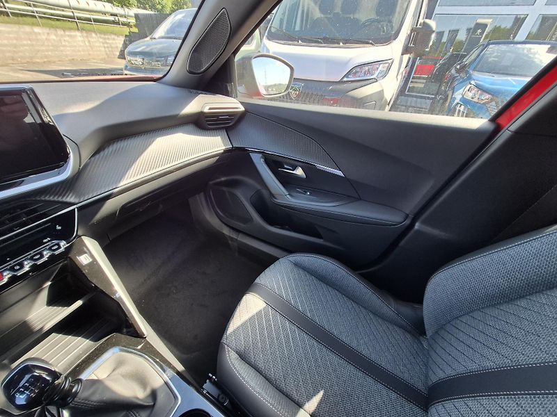 Peugeot 2008 (2026) ALLURE Turbo 100 MAN6 - fotka 15 z 21