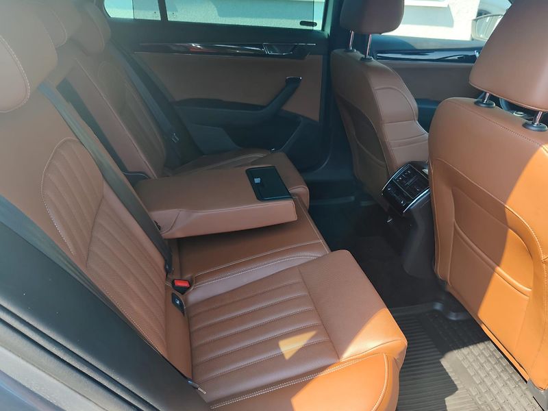 Škoda Superb 2.0 TDI Laurin & Klement 4x4  - fotka 23 z 40