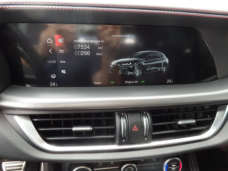 Alfa Romeo Stelvio 2.0 TURBO Q4 TRIBUTO ITALIANO - fotka 15 z 20