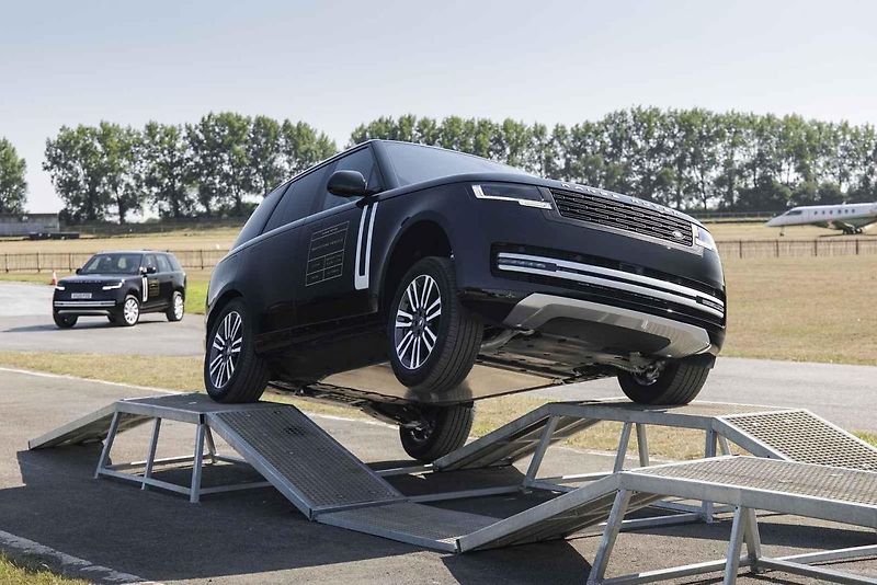 Elektrický Range Rover by se měl na trhu objevit už v letošním roce.