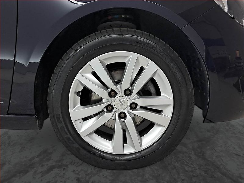 Peugeot 308 (2017) 1.2 PureTech, Serv.kniha - fotka 14 z 19