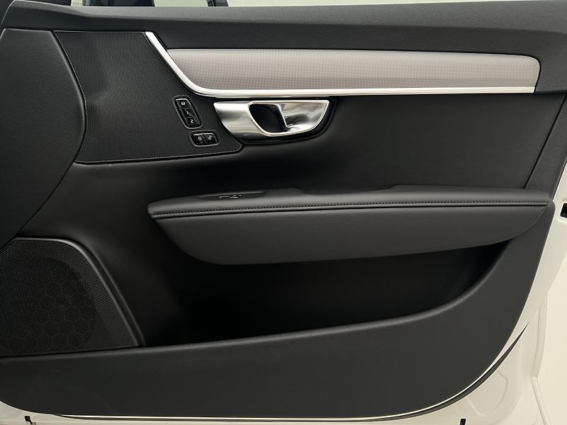 Volvo V90 T6 AWD DARK PLUS RECHARGE AUT - fotka 46 z 46