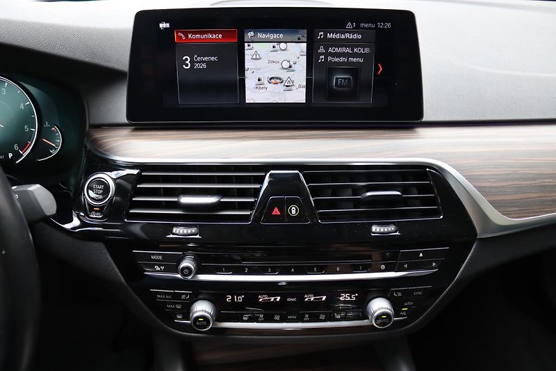 BMW Řada 5 520D XDRIVE SPORT LINE G30  - fotka 29 z 50