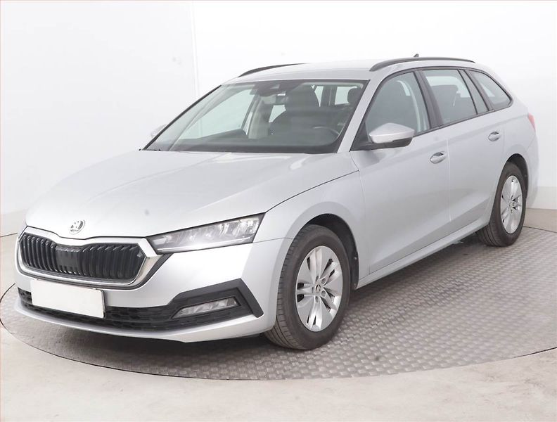 Škoda Octavia (2023) Ambition 2.0 TDI, ČR,1.maj - fotka 2 z 15
