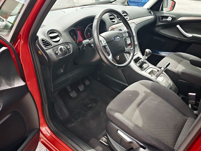 Ford Galaxy (2006) 2,0 TDCi 103 Kw Ghia 7 míst - fotka 27 z 29