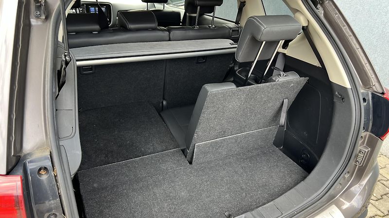 Mitsubishi Outlander INSTYLE 2,0 MIVEC 4X4 A/T - fotka 12 z 16