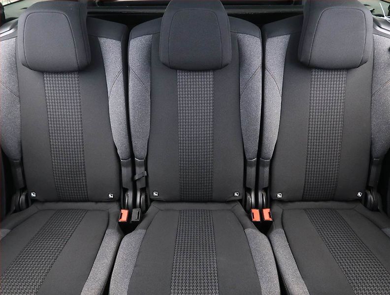 Peugeot 5008 (2021) Active Pack PureTech 130 - fotka 10 z 22