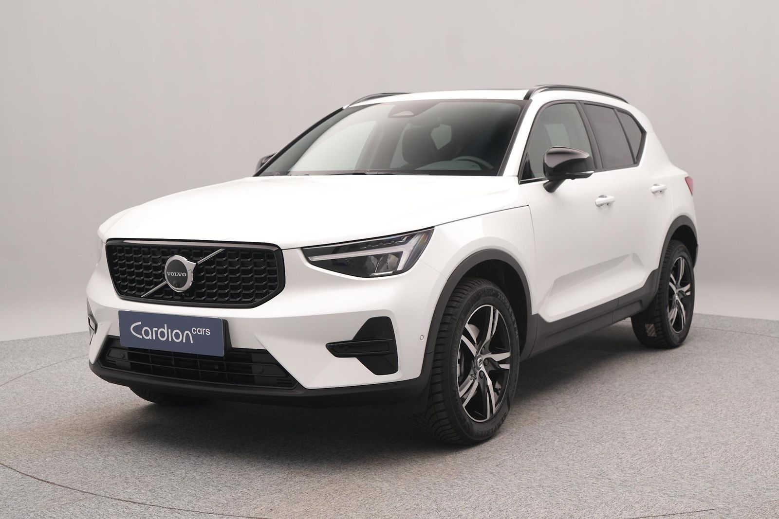 Volvo XC40 B3 AUT DARK PLUS | Největší inzerce autobazarů - TipCars