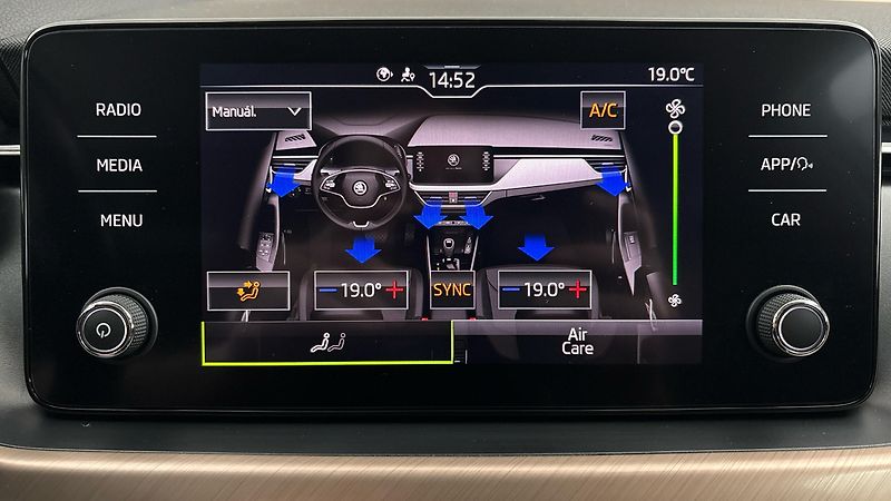Škoda Scala 1.0 TSI DSG Style - fotka 25 z 26