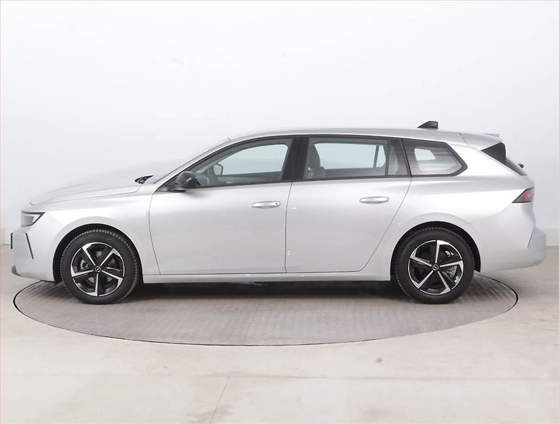 Opel Astra (2024) Edition 1.2 Turbo - fotka 3 z 15