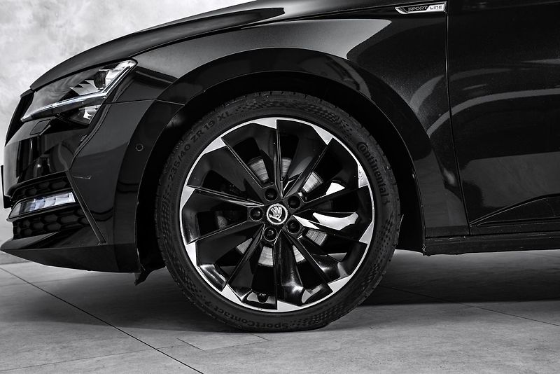 Škoda Superb Sportline - fotka 10 z 25