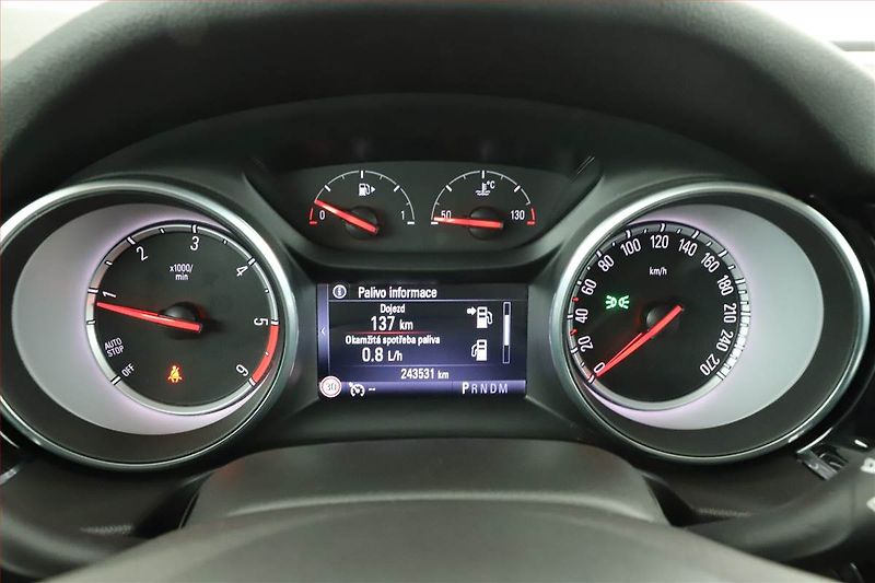 Opel Insignia (2018) 2.0 CDTI, Automat, Navi - fotka 14 z 16