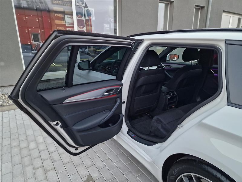 BMW Řada 5 520d Xdrive M-Sport ČR,1.Maj. - fotka 18 z 50