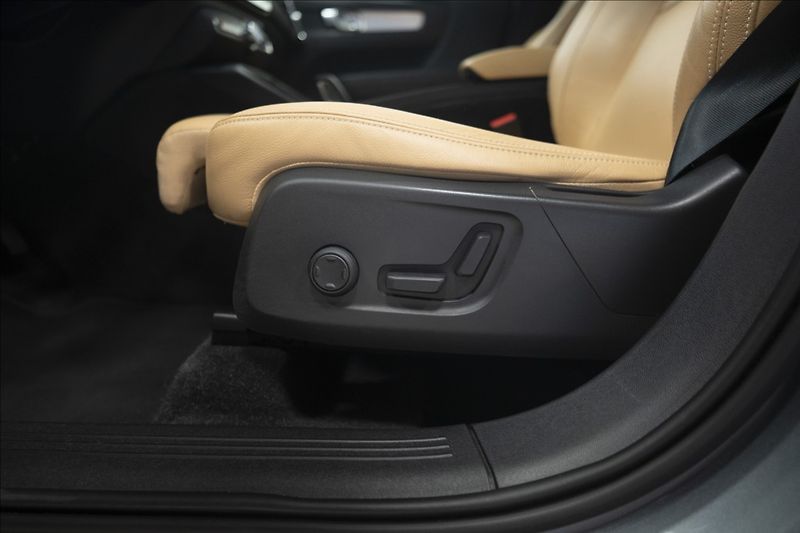 Volvo XC40 2,0 D4 AWD NAVI KAMERA TAŽNÉ - fotka 20 z 46