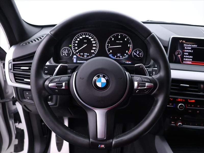 BMW X5 3,0 40d 230kW xD CZ M Paket DP - fotka 18 z 42