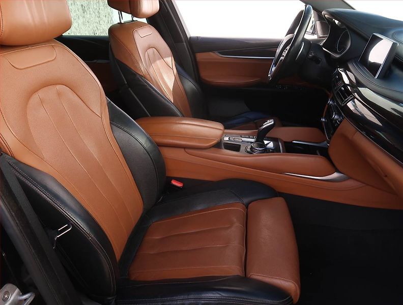 BMW X6 (2015) xDrive40d - fotka 9 z 21