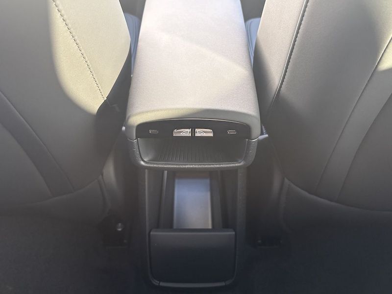 Volvo EX30 PLUS P5 Long Range Electric 20 - fotka 22 z 25
