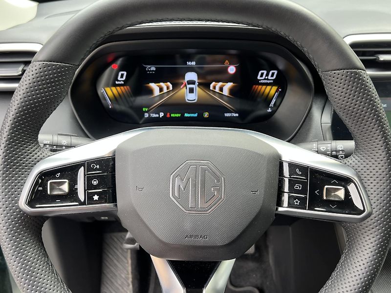 MG ZS 1.5 HYBRID+ 145 kW 10.000KM - fotka 18 z 20