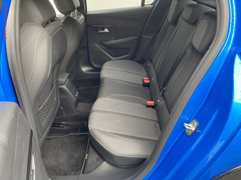 Peugeot 208 (2020) 1.2 PT, GT Line, navi, panor - fotka 10 z 17