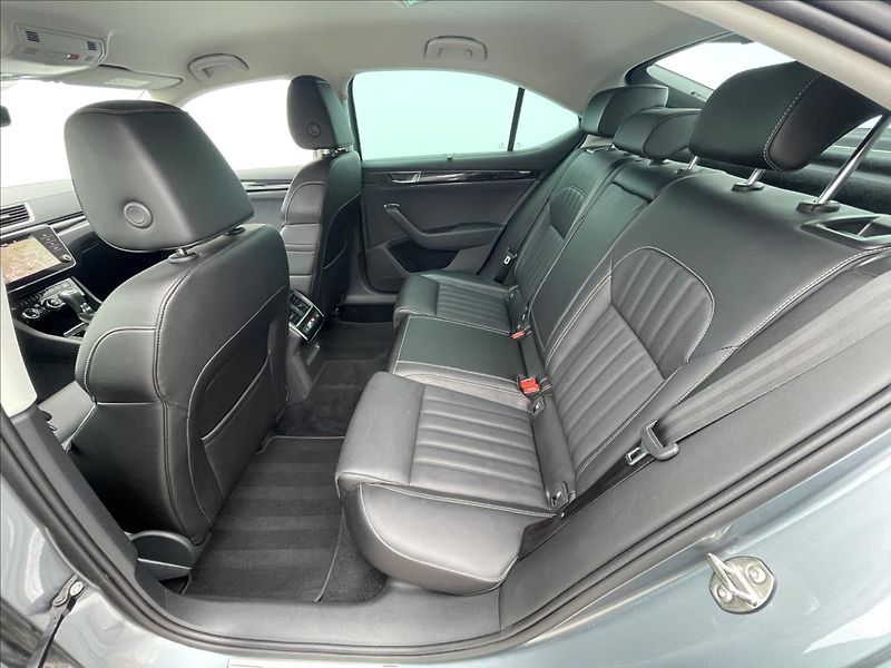 Škoda Superb 2,0 TDI DSG L&K TAŽNÉ+ACC+LED - fotka 17 z 25