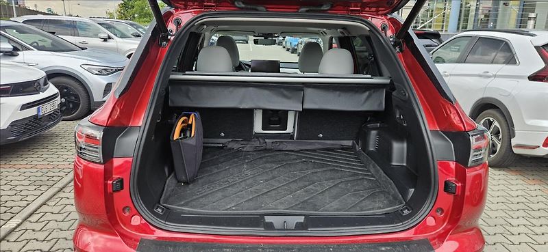 Mitsubishi Outlander 2,4 PHEV 4x4  INSTYLE - fotka 12 z 20