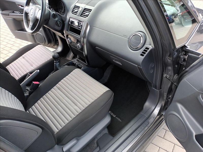 Suzuki SX4 1,6 REZERVACE - fotka 28 z 47