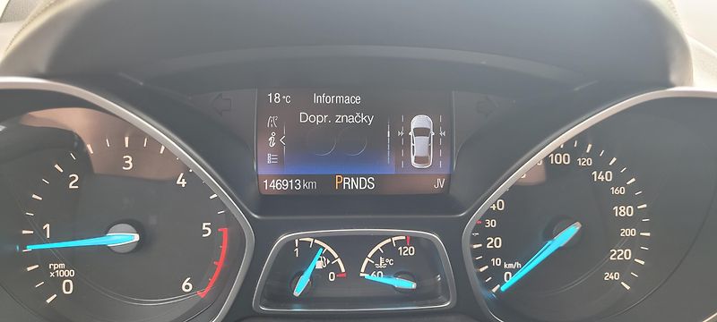 Ford Kuga (2017) 2,0TDCi 132kW DSG 4×4 Vignale  - fotka 37 z 52