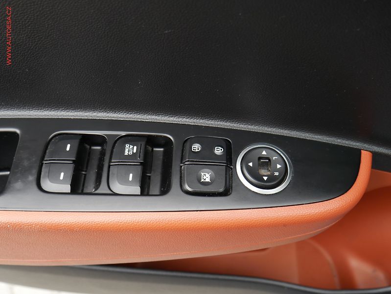 Hyundai i10 (2014) 1.0i, ČR, AC, temp - fotka 11 z 18