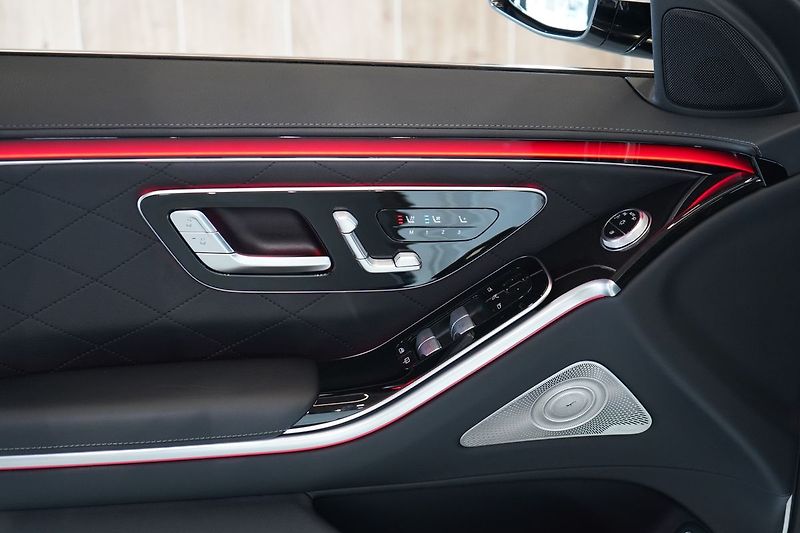 Mercedes-Benz Třídy S 400d 4MATIC L, AMG, Panorama - fotka 21 z 50