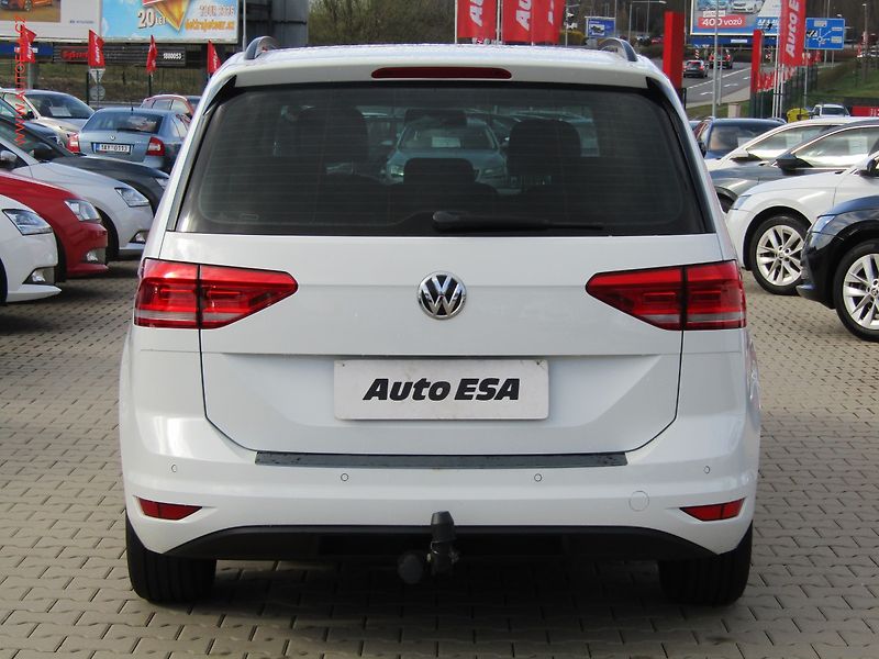 Volkswagen Touran (2015) 1.6TDI, AC, výhřev sed - fotka 5 z 15