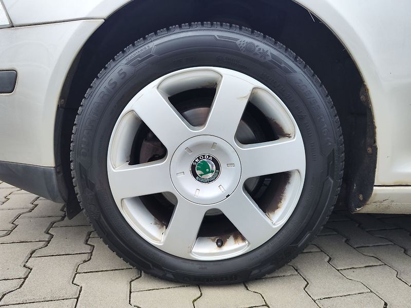 Škoda Octavia 1.6 FSI/85kW Elegance - fotka 25 z 25