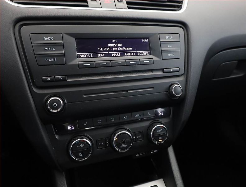 Škoda Octavia (2014) 1.6 TDI, Tempomat - fotka 9 z 12