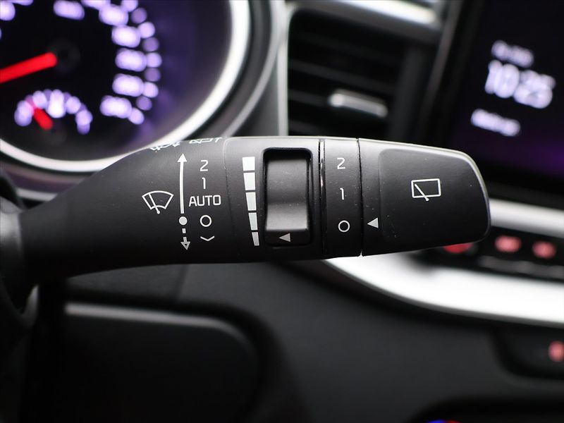 Kia Ceed 1,5 T-GDI 117kW TOP DPH CZ 1.M - fotka 19 z 32