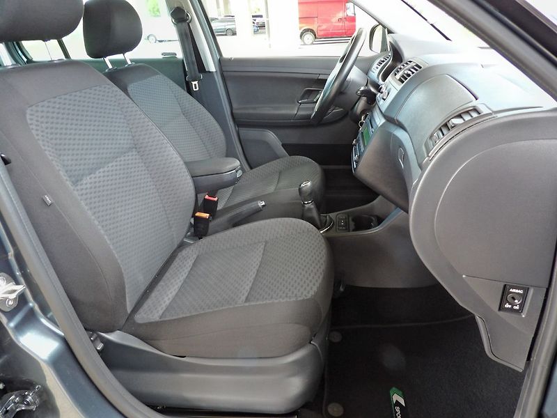 Škoda Fabia 1.2TSI 63kW Tempomat Alu PDC - fotka 17 z 26