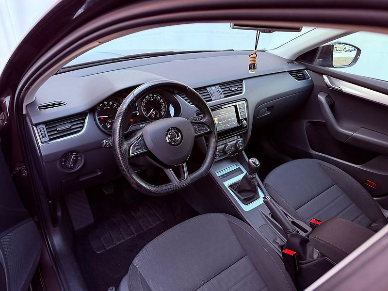 Škoda Octavia 2.0 TDi Style - fotka 14 z 26