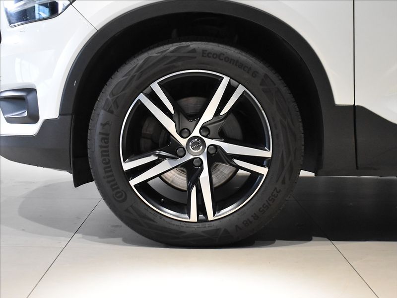 Volvo XC40 2,0 B4 AWD R-design BLIS - fotka 7 z 25