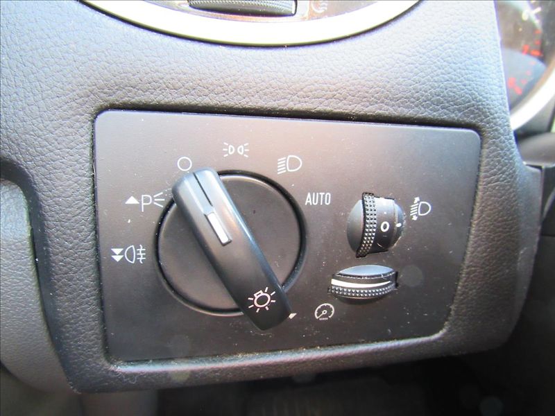 Ford Focus 1,6 74kW Combi - fotka 20 z 24
