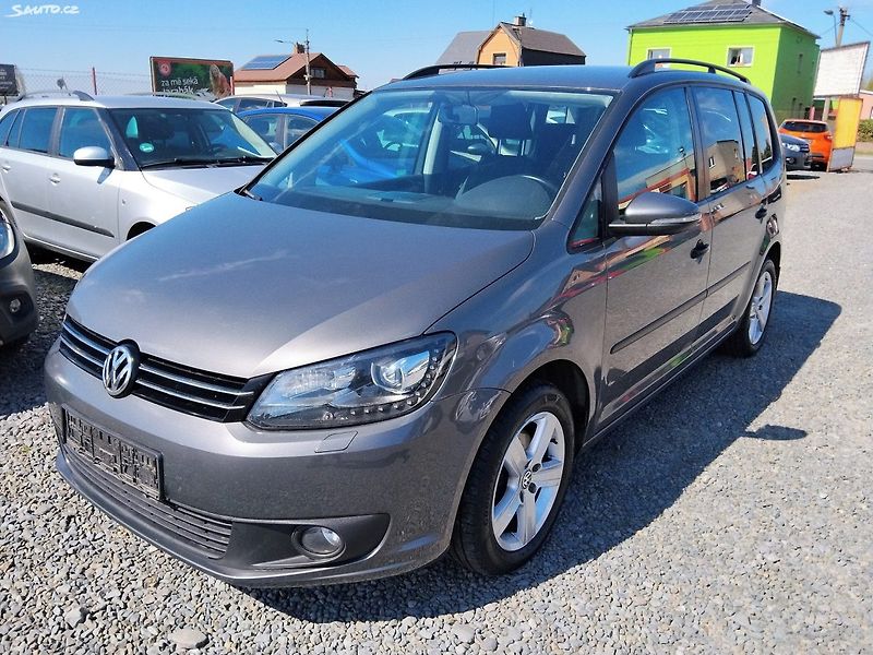 Volkswagen Touran (2011) - fotka 2 z 27