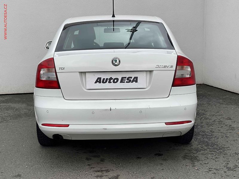 Škoda Octavia (2011) 1.6 TDi, ČR, Elegance - fotka 5 z 15