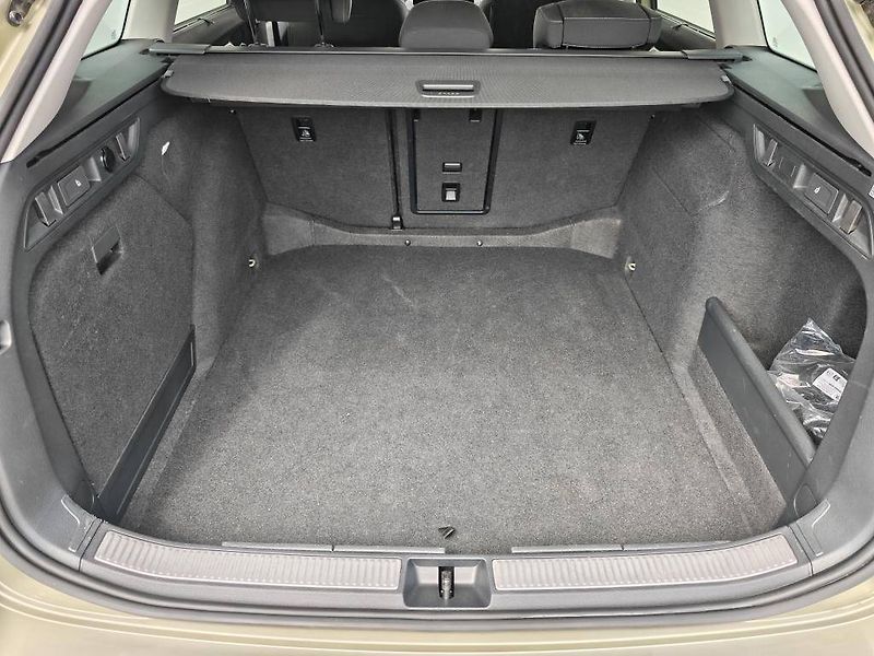Škoda Superb Selection 7DSG 2,0TDI - fotka 24 z 25