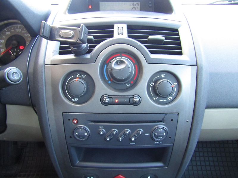 Renault Mégane (2006) 1.5 DCi 78kW CZ PŮVOD - fotka 31 z 37