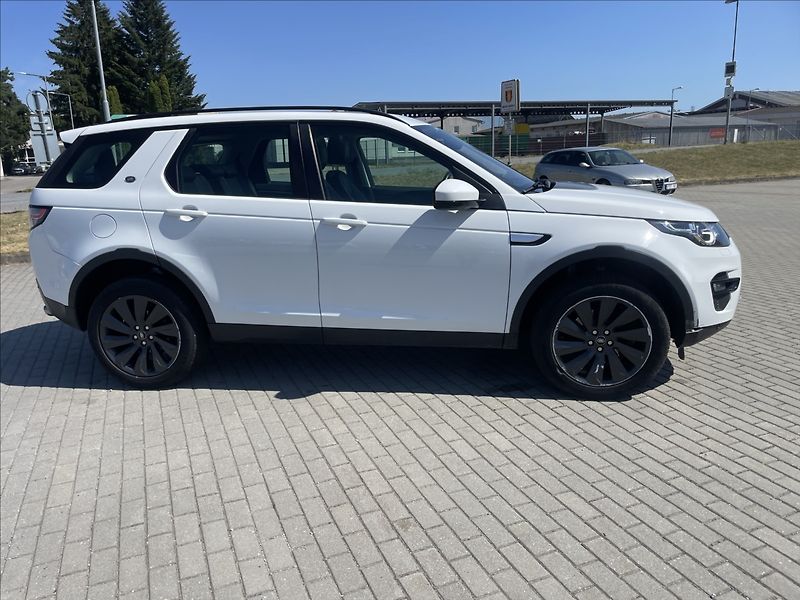 Land Rover Discovery Sport 2,0 TD4 132kw AWD Pano 7mist T - fotka 5 z 35