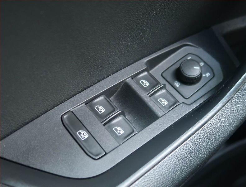 Škoda Karoq (2020) 1.6 TDI - fotka 15 z 22