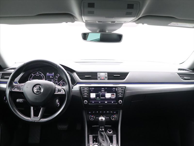 Škoda Superb 2,0 TDI 140kW 4x4 DSG Style CZ - fotka 27 z 34